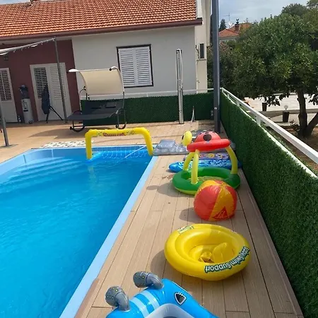 Kuca Za Odmor Amigo Feriehus *